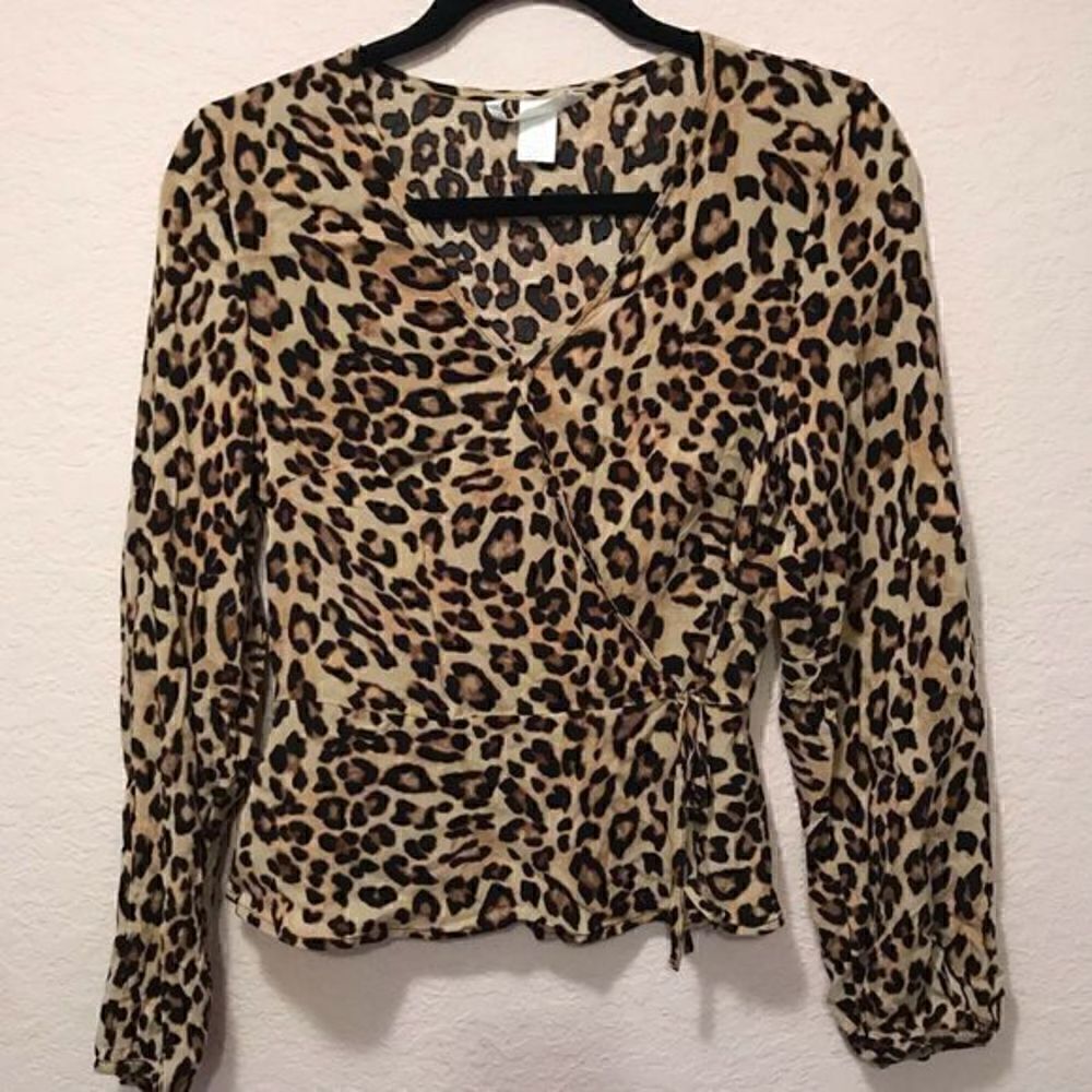 *30of3* H&M Leopard Wrap Around Top. Excellent Condition. - Picture 5 of 10